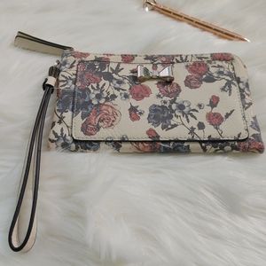 Candie's faded floral wristlet